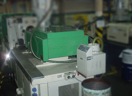 ARPLA productos plásticos. Carga inyectora